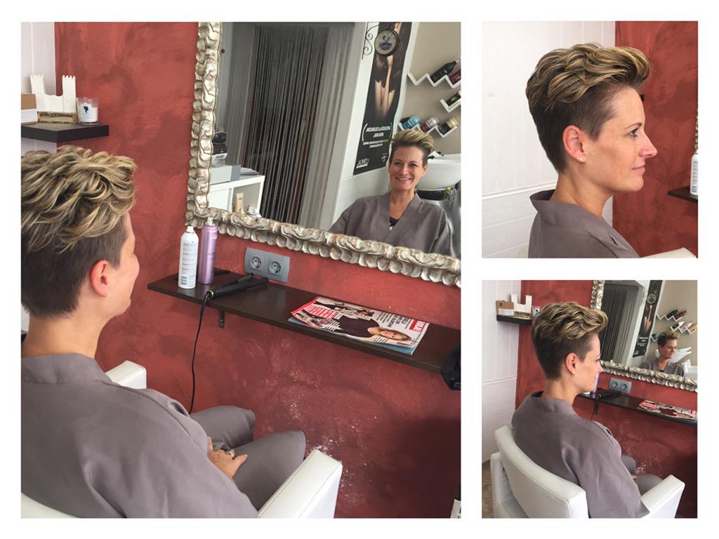 Boheme_'s tweet photo. Esther, estilosa como siempre, con tupé estilo pompadour ahuecado http://t.co/rRGYIn6OAw