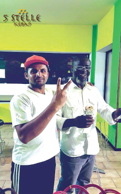 5StellePizza's tweet photo. Un Grande amico da #Piazzola sul Brenta con il nostro team Shahid. #CamisanoVicentino #Vicenza #Pizza #Amici http://t.co/Qdw4X7SPkT