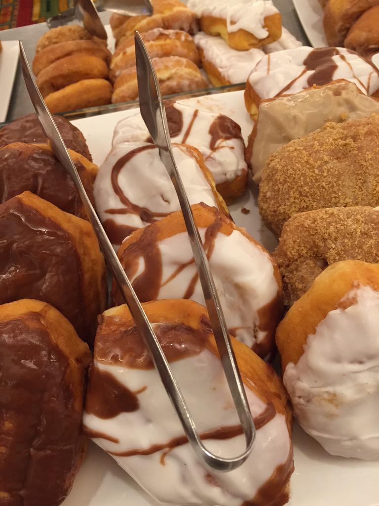 LoveStats's tweet image. Get. Out. Donuts and cotton candy! #CRC2015 #MRX