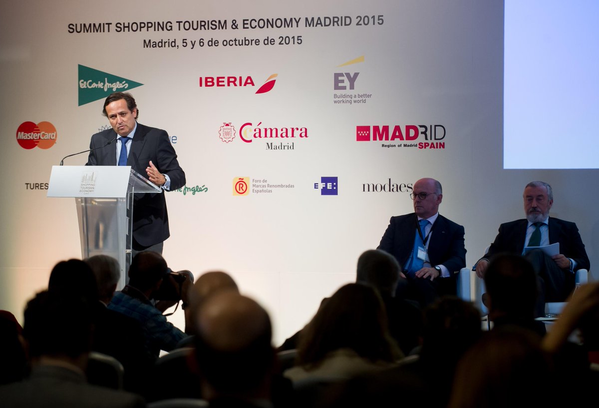 CEOE_ES's tweet photo. Juan Pablo Lázaro clausura junto a Julio Gómez-Pomar el #SSTE2015 #theshoppingtourism http://t.co/YbpDdMMeAy http://t.co/jWNSx45Pvu