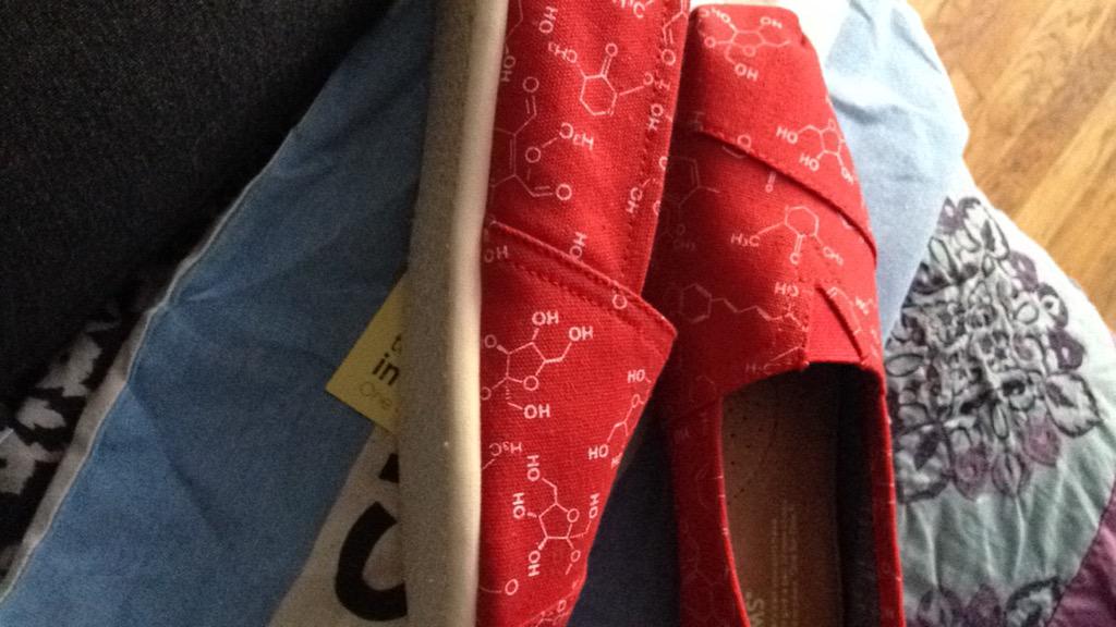 croire_skater93's tweet image. My new shoes though #Toms #chemnerd