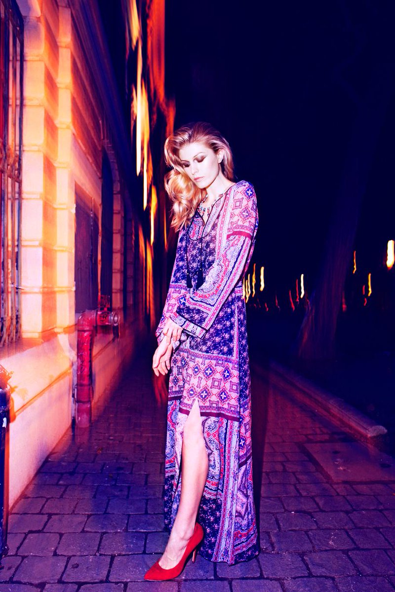 Revista_Ya's tweet photo. Noche de libertad, apostar por un #look sin esfuerzos,pero con actitud #fashion #moda #beauty http://t.co/eYadHT0IE1 http://t.co/GdWV4UW5yw