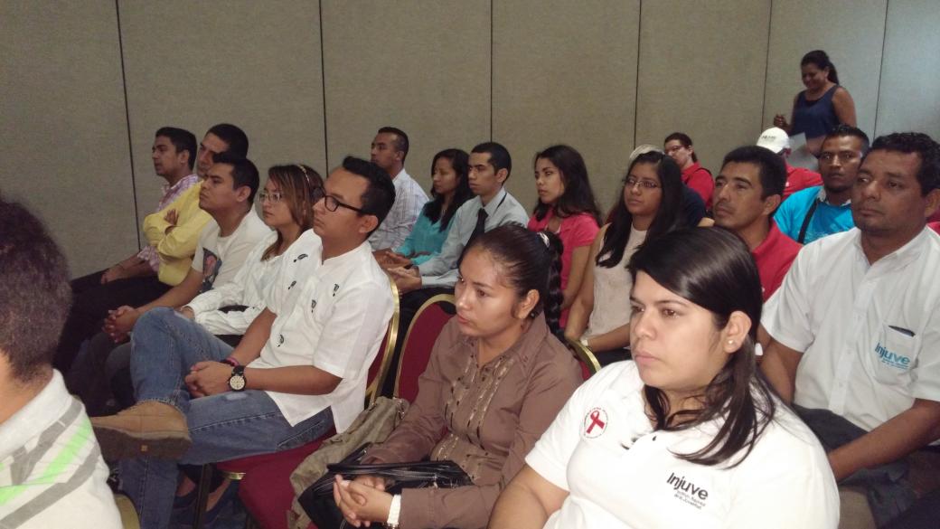InjuveSV's tweet photo. Con estas Pasantías los y las Jovenes obtendràn experiancia laboral y recibiran ayuda economica durante 3 meses. http://t.co/U5RmJCnR6i