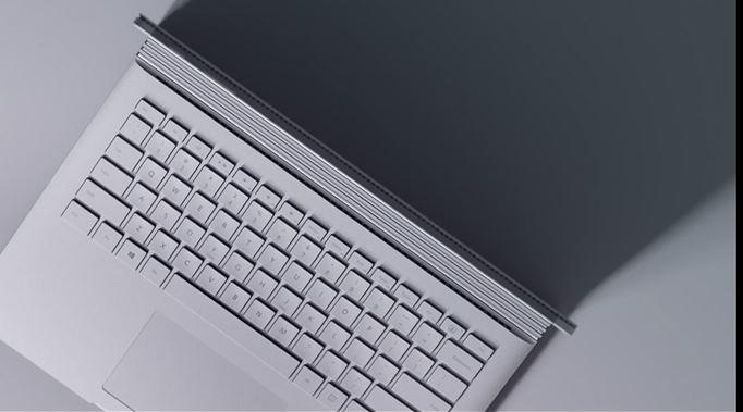 xataka's tweet photo. La gran sorpresa de Microsoft en #Windows10devices es sin duda Surface Book http://t.co/R7e7vIxHTH http://t.co/48iS2u8eXy