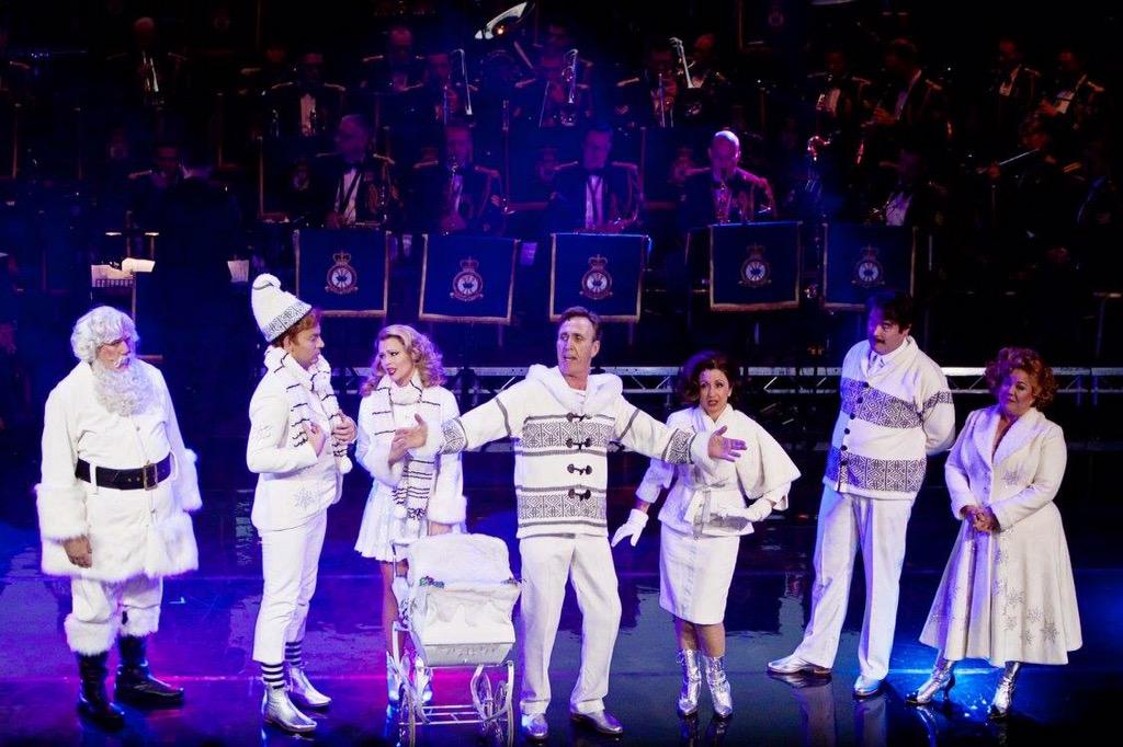 WalshDaily's tweet photo. Brilliant pictures of @KimberleyJWalsh and the cast of @ElfMusical at @WestEndHeroes. (Credit: @scarabpictures).🎄❤️🎄 http://t.co/ZPkSTkHQSy