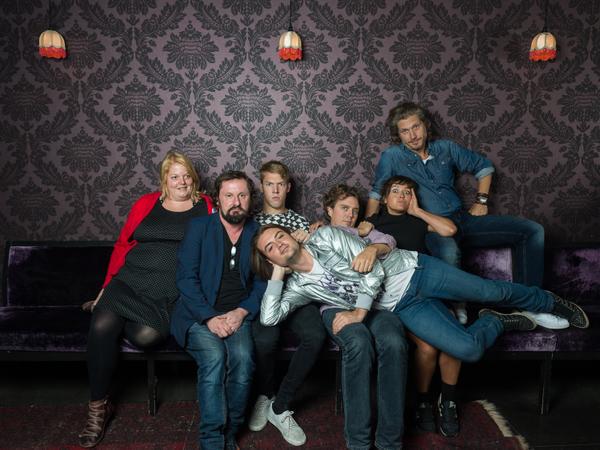 Kermezzoo's tweet photo. J-1 avant de découvrir le pilote de la websérie #GeniusRTBF produite par @KingsofComedy ! http://t.co/0Ivq2HEhzp