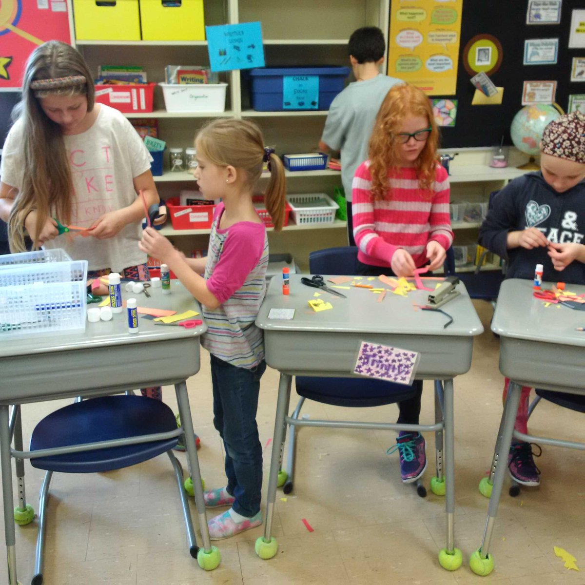 Students creating Thanksgiving tray decorations for Palliative and long term care patients.