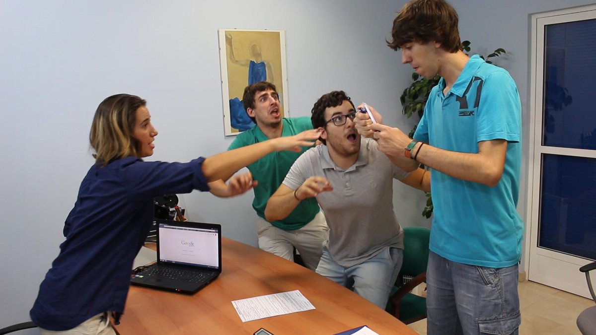 webserieCLLAH's tweet photo. ¿Cuál es tu parte favorita del capítulo? #CLLAH1 http://t.co/0GJvYURuzI