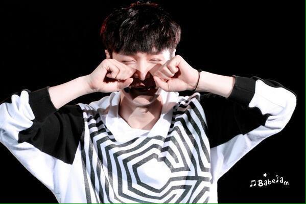 naive_yixing's tweet photo. Happy Birthday to our little naive prince with a heart of gold, we love you 💜 #HappyYixingDay #HappyLayDay http://t.co/hjjlwLngr7