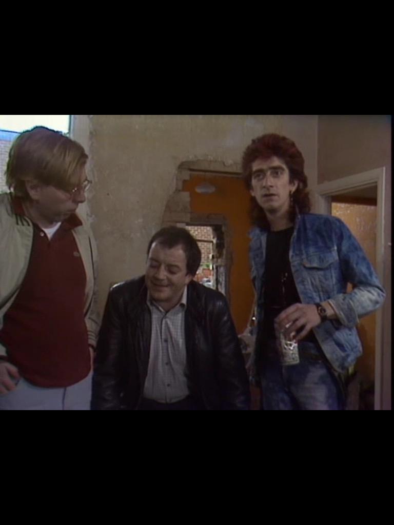 AwpGav's tweet photo. "Who is this Ally Fraser?" @aufwiedpet #Wayne #Localvillian #series2 #sevenagain http://t.co/Mhga0HtrOT