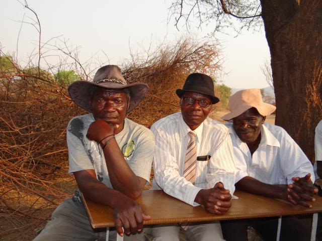 UNFPA_Zimbabwe's tweet photo. #H4plus Community Intervention Engaging Traditional Leaders on RMNCH-A issues in Chireya, Mbire @cheikh @Sida @DFATD http://t.co/QMQvCLkZwU