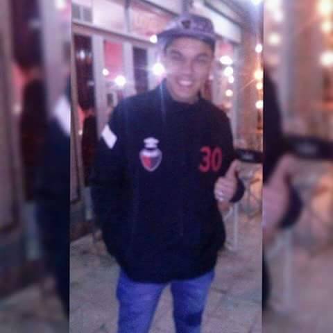 MaxiiRojinegroo's tweet photo. #BrianGRANHERMANO #BrianOlinda .. #CamperaColón #DelMasGrande
Con la campera de CONTI.. El pibe sabe lo bueno! http://t.co/vMlWuCXo5u