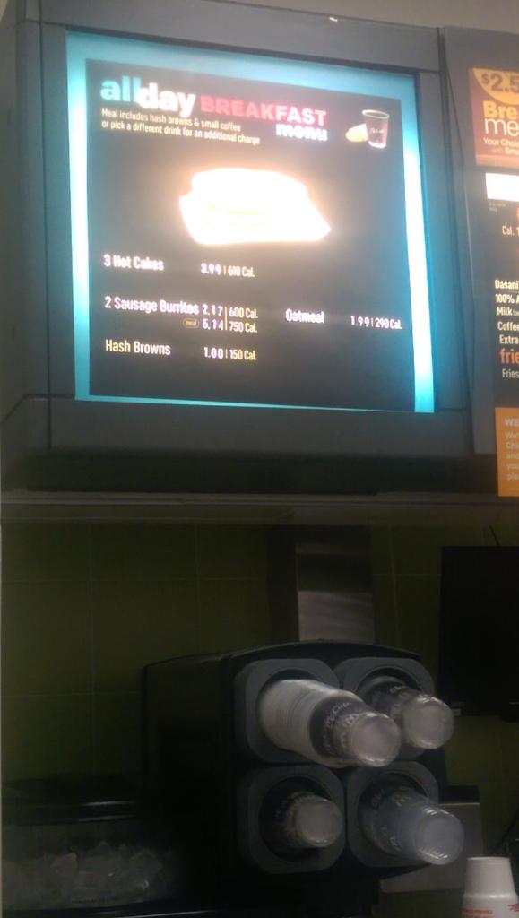 realcomicsplay's tweet photo. All day bfast at @McDonalds as long as you want oatmeal or 3 other thinsgs. #McDFails http://t.co/JwZSOSTxVv