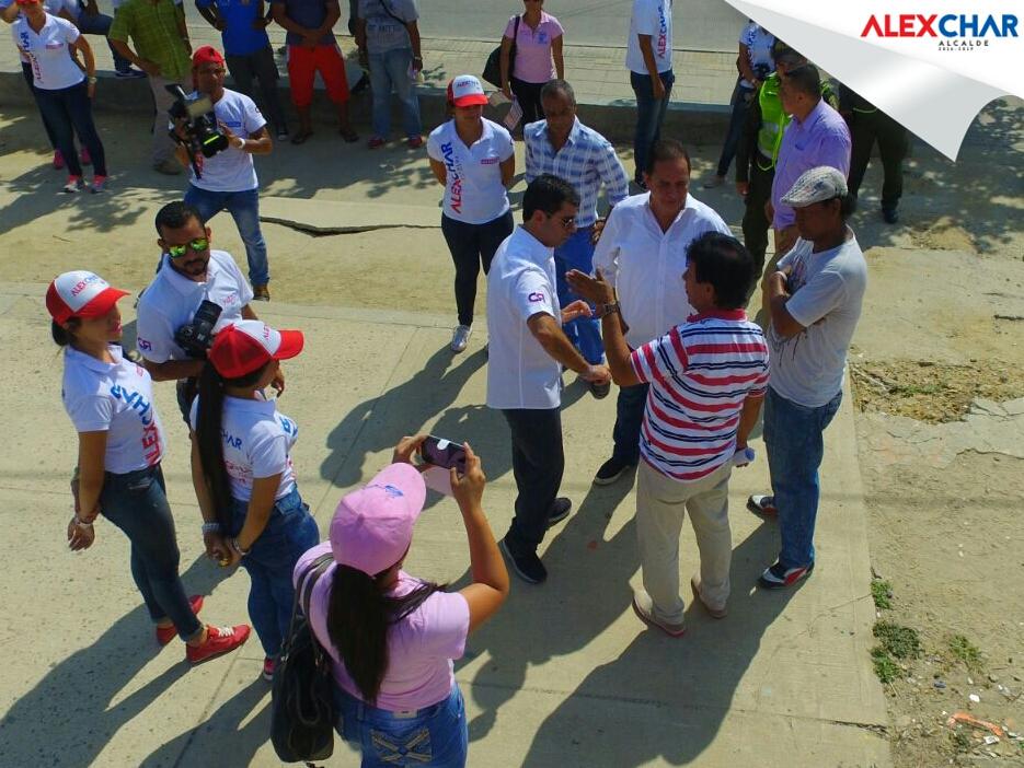 AlejandroChar's tweet photo. Hoy nos encontramos recorriendo los alrededores de @MetropolitanoRM, observando de 1°mano las necesidades del sector http://t.co/rSCndhPuo4