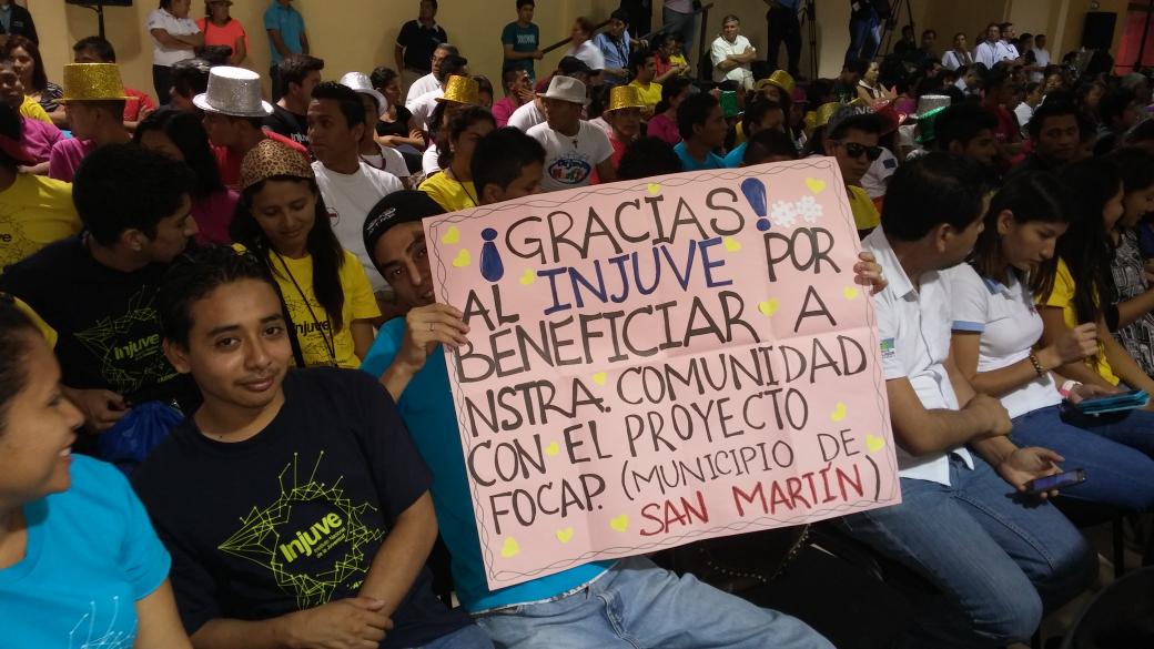 InjuveSV's tweet photo. Comunidades y Comites Municipales de Prevención son beneficiados con insumos esta mañana. http://t.co/pXcDNtM0r2