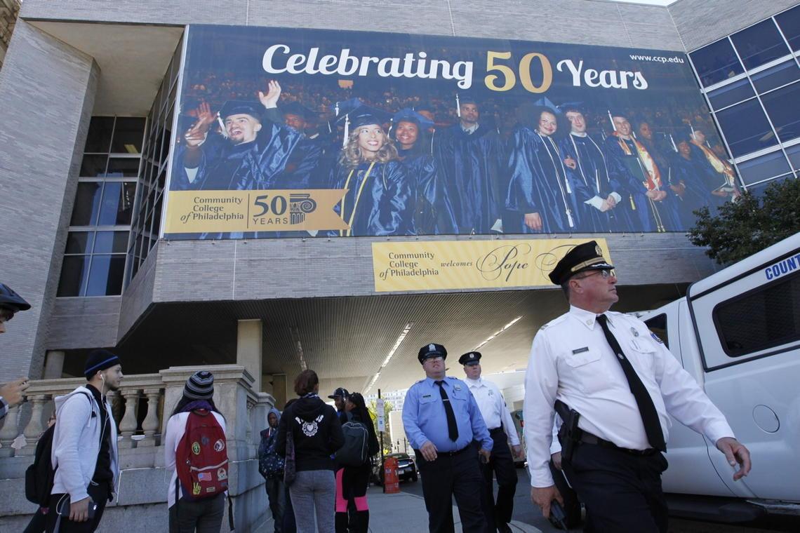 PhillyRover's tweet photo. .@PhillyPolice .@phillydotcom .@PhillyInquirer .@PhillyDailyNews officers and students leave college after lockdown http://t.co/erzwljzcS1