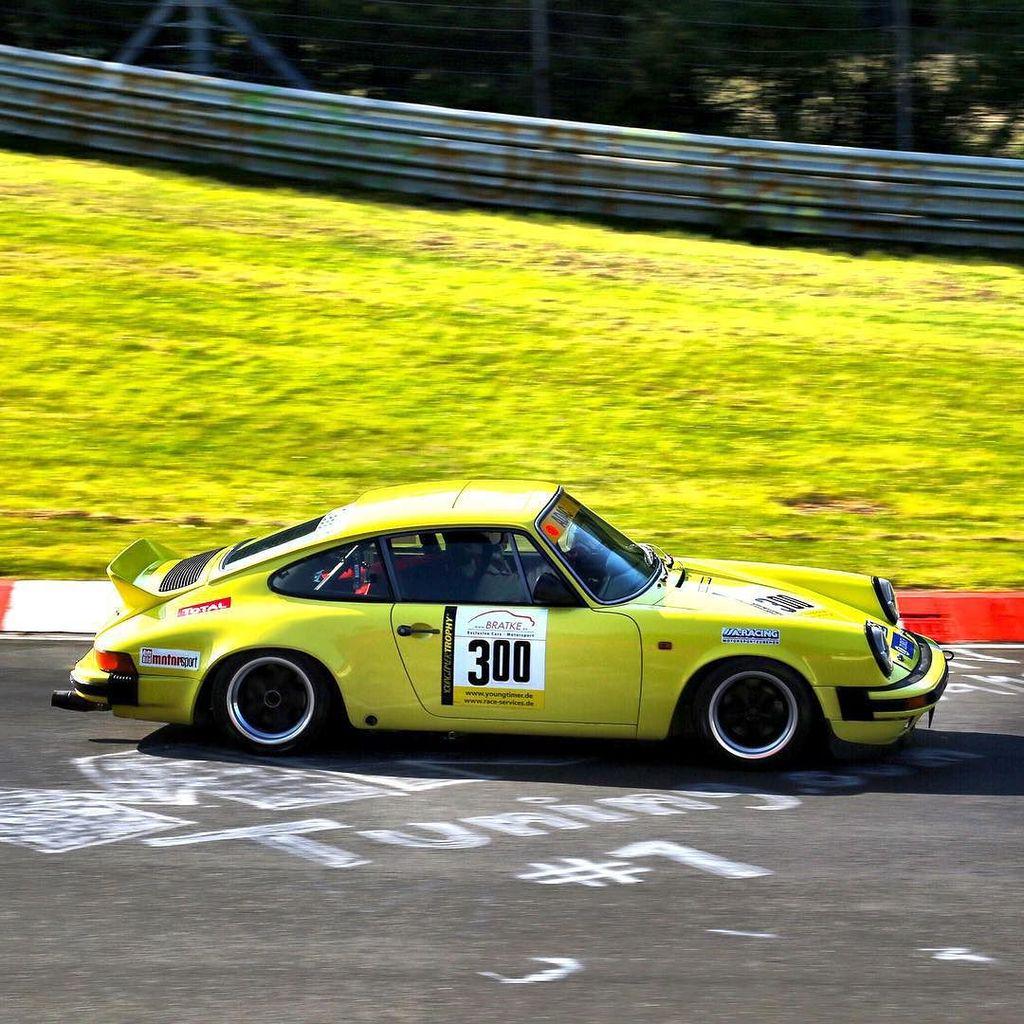 Vintage_Porsche's tweet photo. Credit @rennsportschweden via Instagram #ClassicPorscheForSale #porsche #911 #rs #911rs #porsche911 #rs73 #rsr #911… http://t.co/76NF2wg4zf