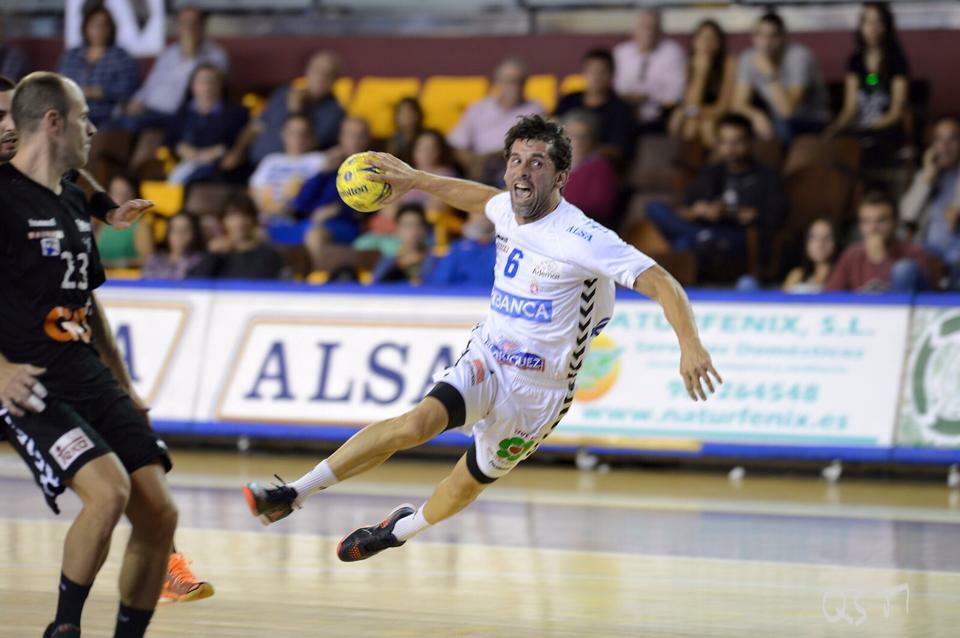 hummelspain's tweet photo. ¿Quieres la camiseta de @ADEMARLEON? Sorteo entre los que hagan RT a este tuit y sigan a @hummelspain. ¡Vamos! 💪 http://t.co/nkMPm5MPFk