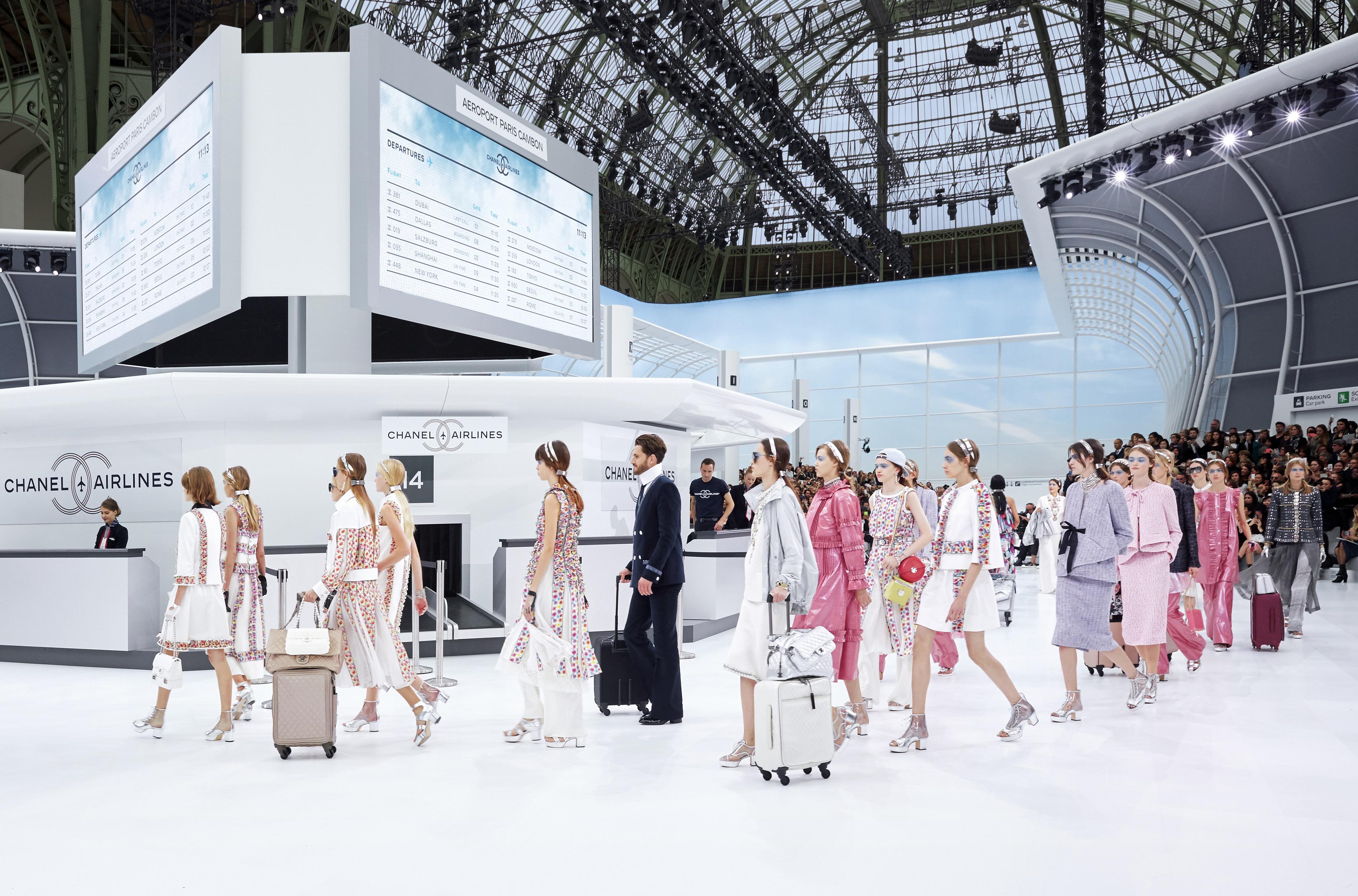 CHANEL on X: Finale from the #ChanelSpringSummer2016 Ready-to-Wear show  #ChanelAirlines. #PFW More on    / X