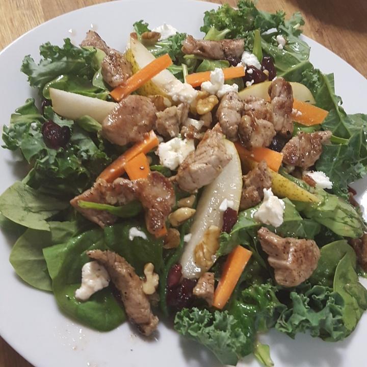 #dailydishtoo #wilted #kale #spinach  #pear #driedcranberries #walnuts #carrots  #goatcheese #warmbaconvinaigrette
