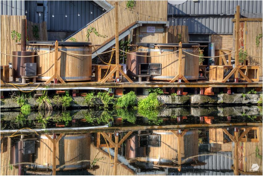 ThamesPhoto's tweet photo. Number 90 Bar Hackney Wick looks amazing !
#HackneyWick #Number90Bar #RiverLeeNavigation #HotTubs #photography http://t.co/ETLVeXm9Rm