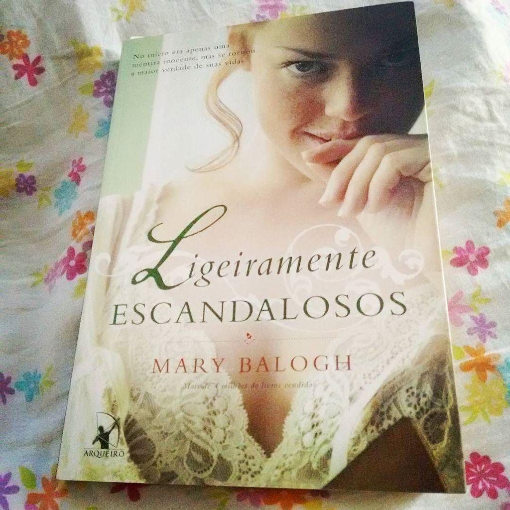 aulasnainternet's tweet photo. @flaviasantista: Leitura da semana 📚 - Ligeiramente Escandalosos .
#osbedwyns 😍
#marybal… http://t.co/Kw7d2dNay2 http://t.co/ldrJQU6rtO