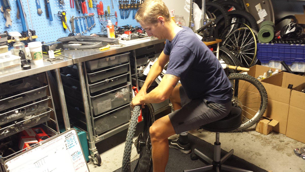 jeffvolkmer's tweet photo. Getting my @BullsBikesUSA dialed in as tubeless with the best mechanic duo in the OC, Johnny &amp; Jon #freshbikes: http://t.co/fpr7MkF1Ux