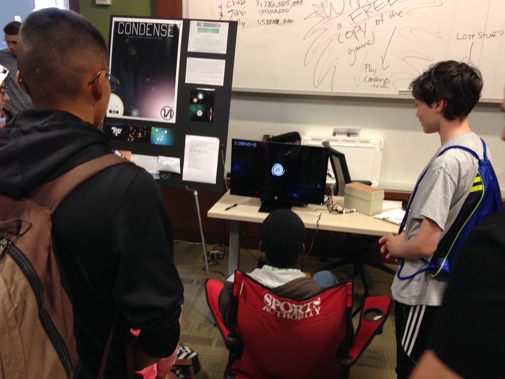 valenceonegames's tweet photo. #tbt to @PixelpopFest 2015! Had a good time showcasing Condense! #indiegame #indiegame #gamedev http://t.co/3NhAkPiwpZ
