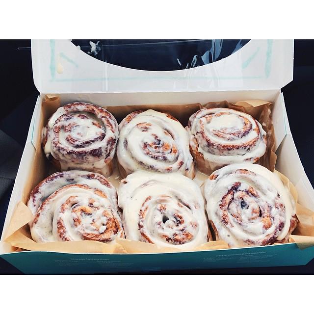 Cinnabon's tweet photo. Whoever said to think outside the box wasn't talking about this one. http://t.co/Us1C69sXWs