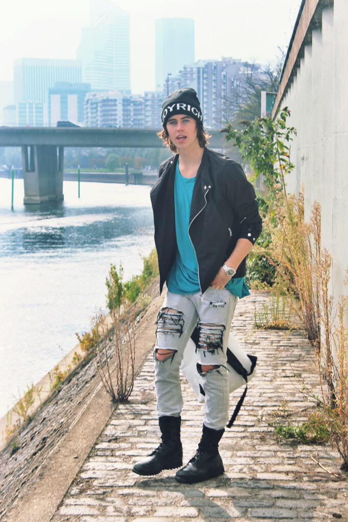 favnashpics's tweet image. Nash's new photoshoot in Paris is amazing😍😍