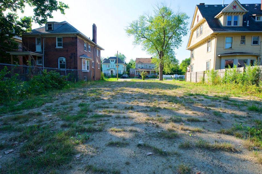NextCityOrg's tweet photo. New Detroit Field Guide Released to Help Residents With Vacant Lots https://t.co/quAikTOugb http://t.co/usM6CJrHnj