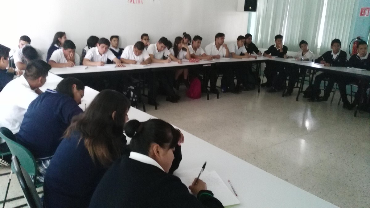 CONALEP_Mex's tweet photo. Alumnos del #CONALEP #Secofi #CDMX participan desde su plantel en la #SemanaDelEmprendedor http://t.co/rOS8DfMPtD