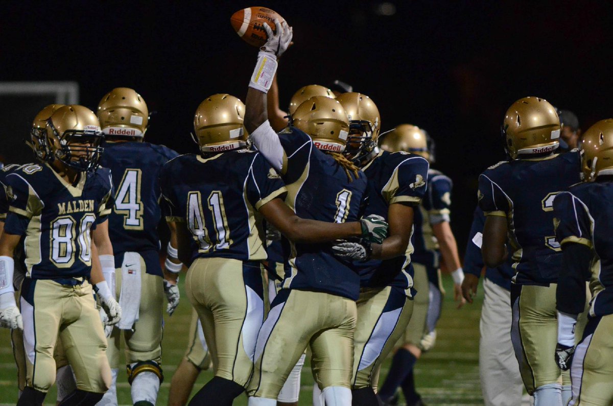 NewsMaldenMA's tweet photo. Congratulations to @FromDaBottom1 DJ Exilhomme (3 TDs) & @Jmartino781 both named @MaldenNews #StarsofWeek today http://t.co/fdvtZvF8xu