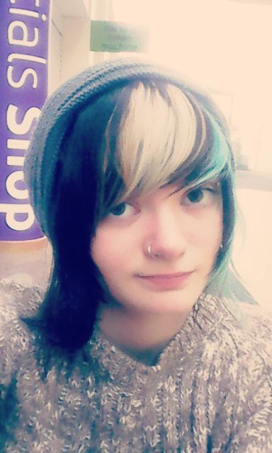 VendettaQuinn's tweet photo. Another selfie of boredom XD http://t.co/B1ZQ9gUk2y