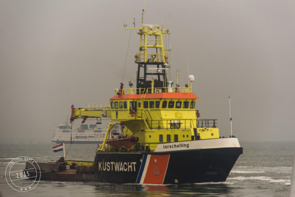 hesselburen's tweet photo. Vanmorgen oefening #Guardex @Kustwacht_NL en de Ievoli Amarath sleept de Zr.Ms De Ruyter http://t.co/jf59D2qAPx
