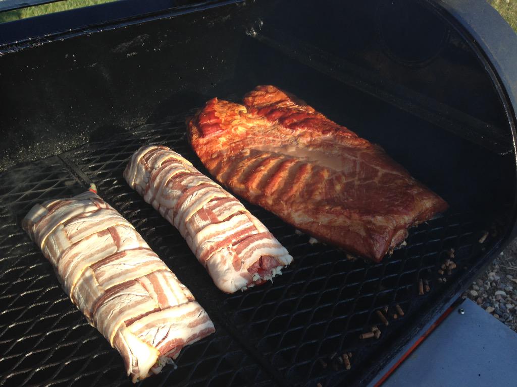 AN_BBQ's tweet image. Pork belly is ready to come off and fatties just went on #baconexplosion