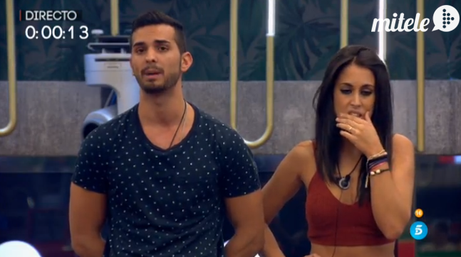 ghoficial's tweet photo. Suso defiende a Raquel: "se tiene que quedar Raquel porque se moja" #UH4GH16 http://t.co/jDRHChl7Gq