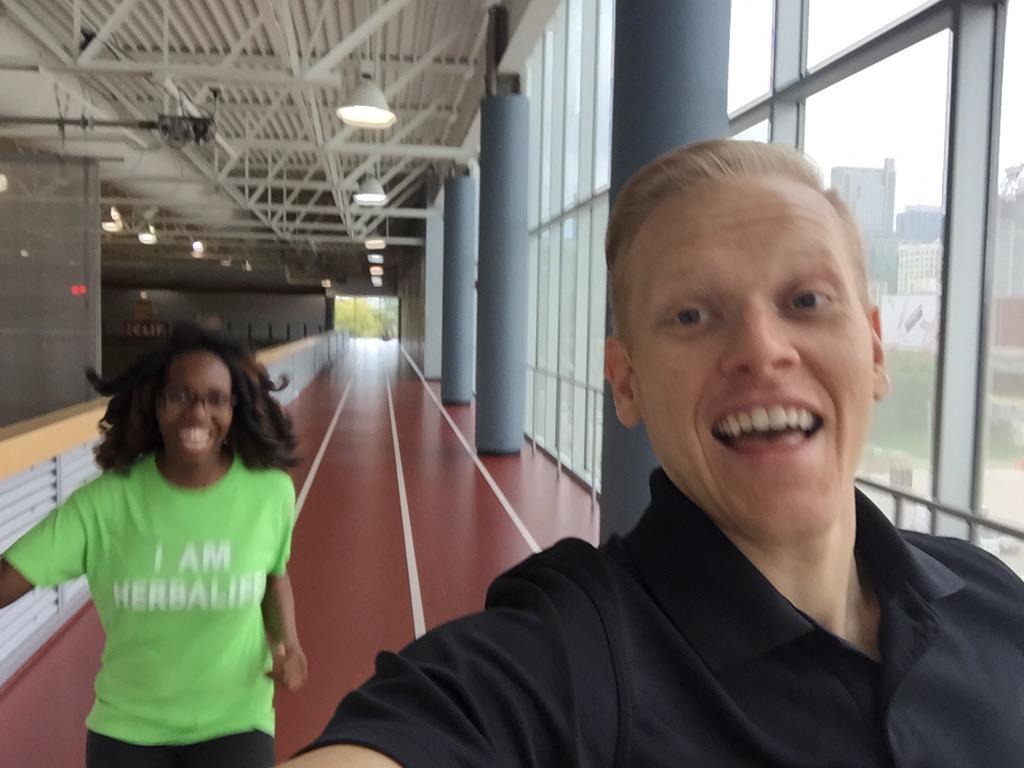 KimCustom_Made's tweet photo. #sweatyselfie #UICkines great session with Dan..I'm well on my way to my goal of running a mile in 8.5 min http://t.co/EcUpSeLEAO