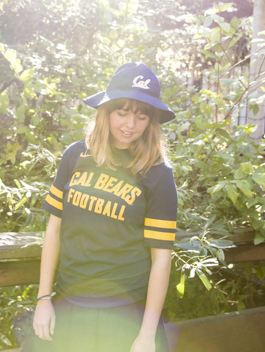 CalStudentStr's tweet photo. Weather still got you sweating? We can help with that 😅 #buckethat #berkeleyweather http://t.co/ZX7D3ZxeX5