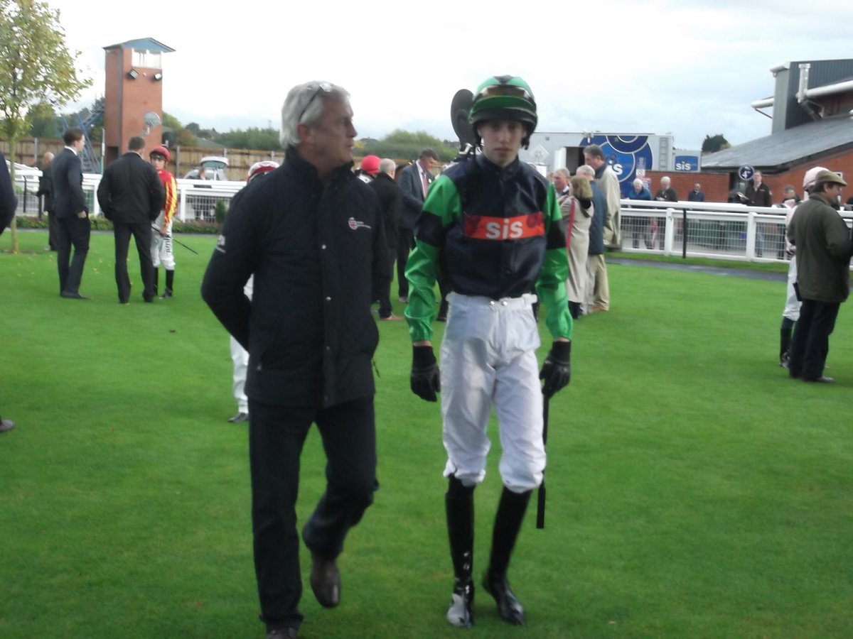 horseracingmama's tweet image. @stanbutlersp17 @HeatherTomlin_x @ianmallard @bpowell13 @CondonRichie 
Richie looks good in @teamchoochoo new silks