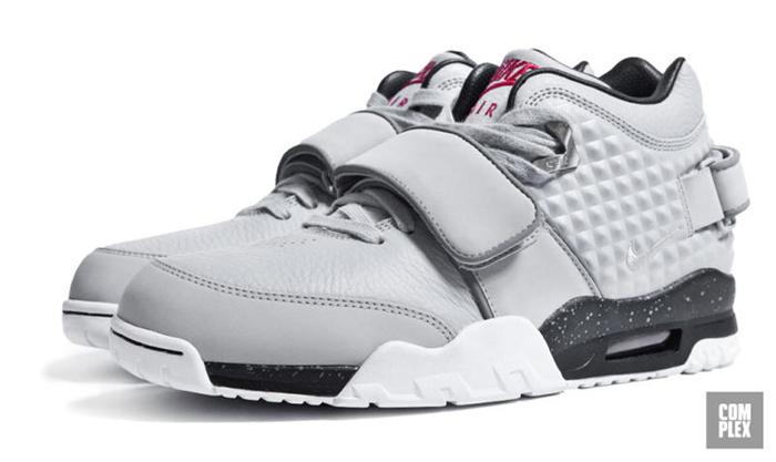 ComplexBets's tweet photo. Get the details on Victor Cruz's new Nike trainer: http://t.co/Is4niiles5 http://t.co/UzBjOtu9Jy