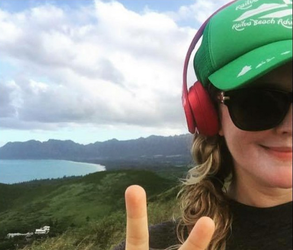 FareHarbor's tweet photo. Who knew @DrewBarrymore and @KailuaKayaks looked so good together! These guys are pretty epic, right Drew? http://t.co/PCCo6zGs8D
