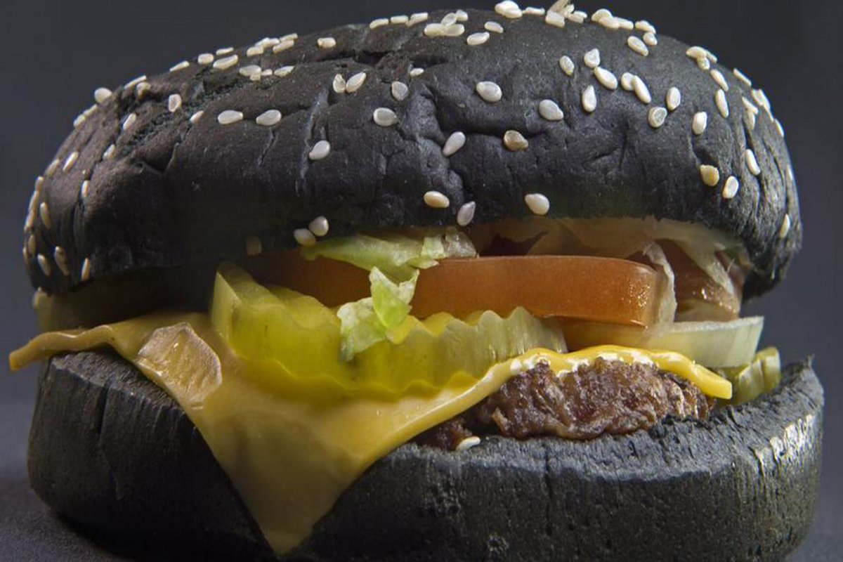 darkhorsenews's tweet photo. WARNING: Burger King���s Halloween Black Whopper Will Cause Your Poop to Turn Green http://t.co/RtZ9ujewaw #GreenPoop http://t.co/uIc54qvGfU