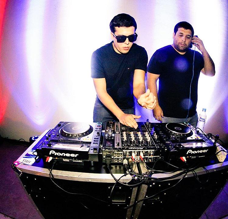 NilsenMusic's tweet photo. Nilsen b2b Rob Costa @ Out Of Mind Asunción http://t.co/2bpD7nWF08