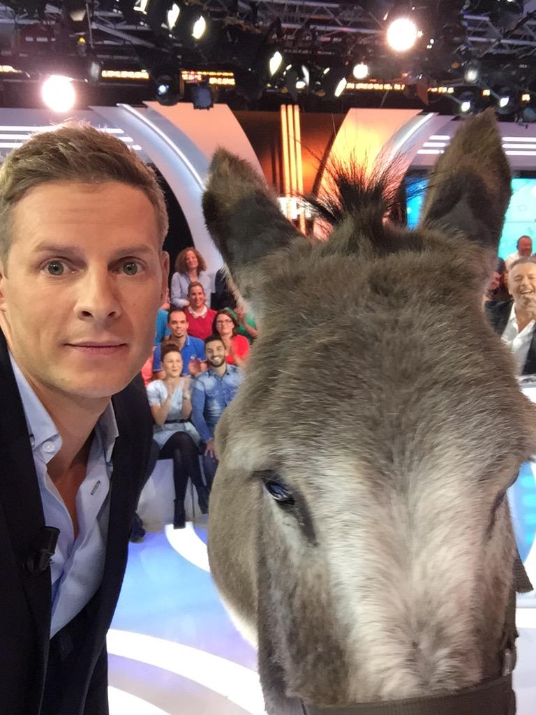 Mdelormeau's tweet photo. jviens de vivre une experience de fou! Jsais pas quoi vs dire...Me souviens du 1/3! G mal au crâne et g ça en photo😳 http://t.co/SSIb6VgOxe