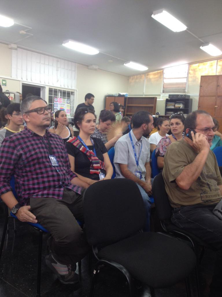 FacuArteULA's tweet photo. Se da inicio a la #AsambleaGeneral de la Facultad de @ulaarte http://t.co/x2RDyTc9ol