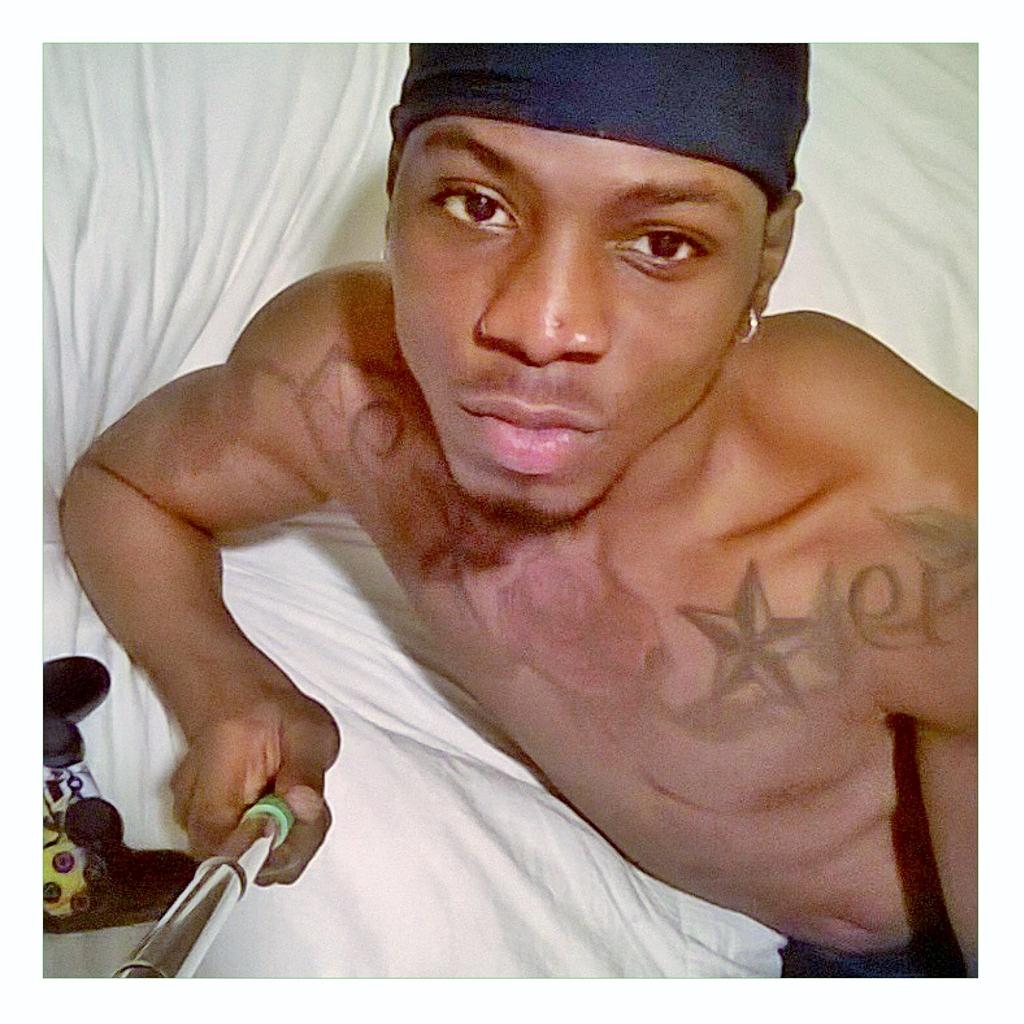 hypnotic2exotic's tweet photo. #HOME SAFELY.. #CHILLIN #HIGH #LOUDED ... WASUP #MEMPHIS http://t.co/qb45Fwy3ss