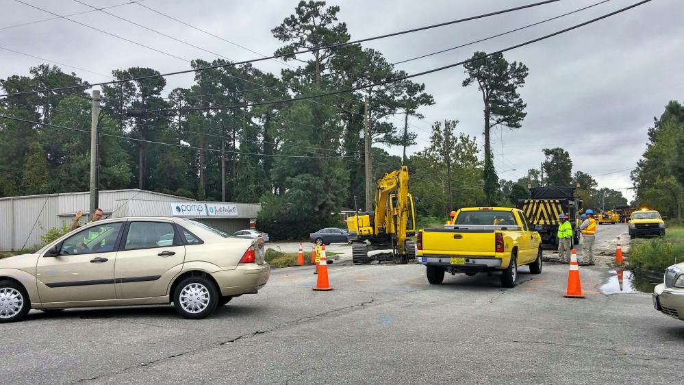 . <a href="/CityofWilm/">City of Wilmington, NC</a> crews work to fix sinkhole on Kerr Avenue ow.ly/T5Jsa