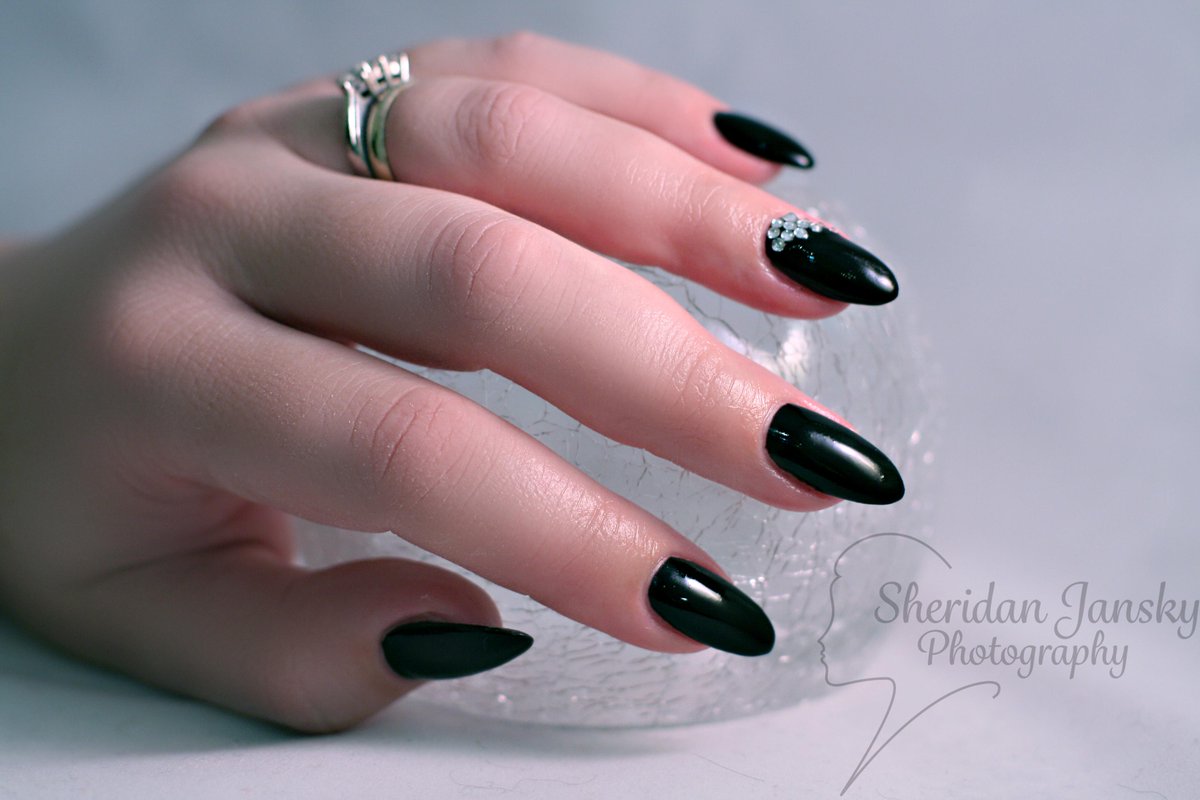 SJansky_Photo's tweet photo. My favourite set of gels from the Naturelle nails shoot. Simple sophistication. http://t.co/QmWt3clWgY