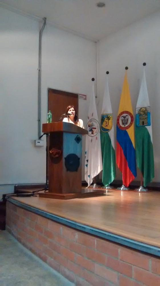 ChapterPRSSACol's tweet image. Estamos en la conferencia "La Comunicación al otro lado del Atlántico" con la Doctora en comunicaciones Ana Almansa.